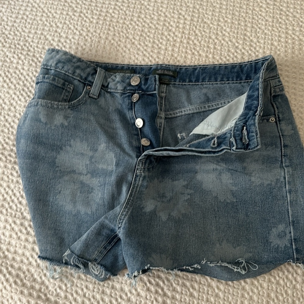 High Rise Cutoff Shorts - Picture 3 of 3